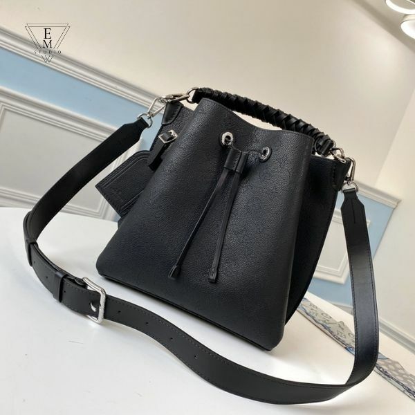 LV MURIA黑色鏤花牛皮水桶包