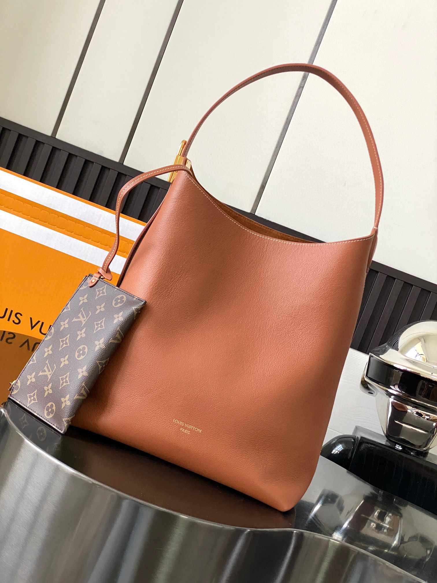 LV LOW KEY HOBO MM 手提/肩背包 M24974 最新芯片版本