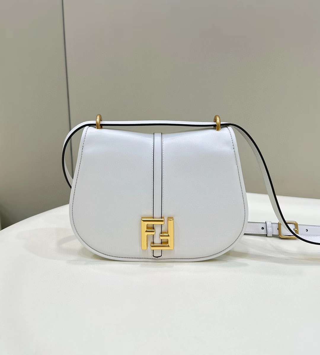 FENDI C’MON FF 白色斜背包 MINI