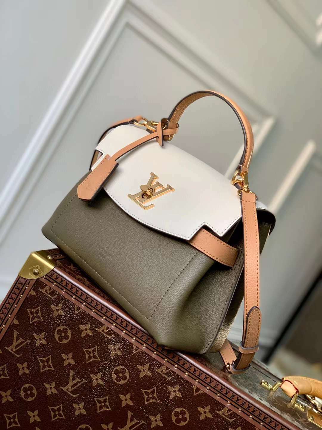 LV LOCKME EVER BB 卡其拼綠手袋