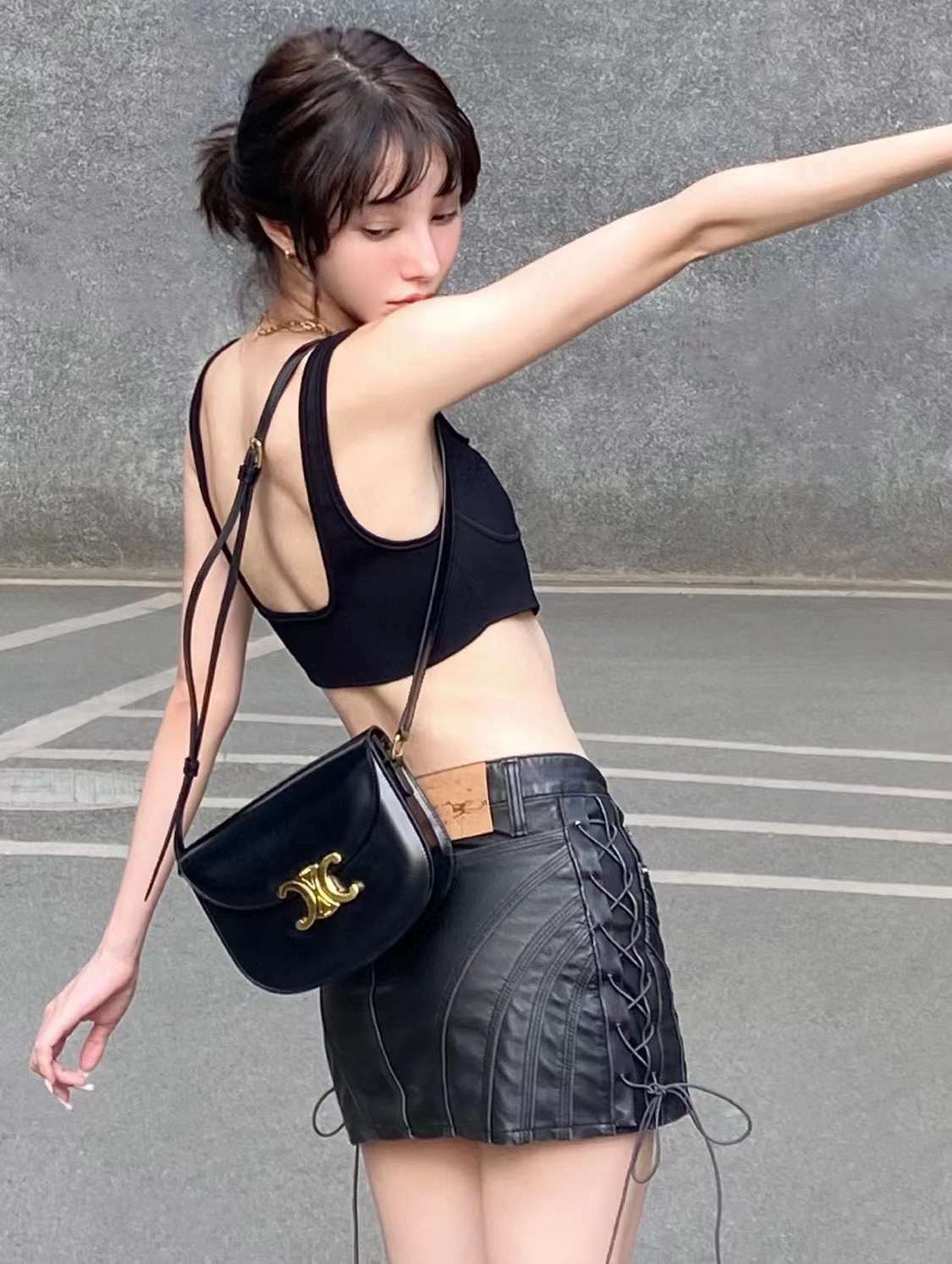 CELINE 亮面小牛皮TEEN BESACE TRIOMPHE 黑色手袋