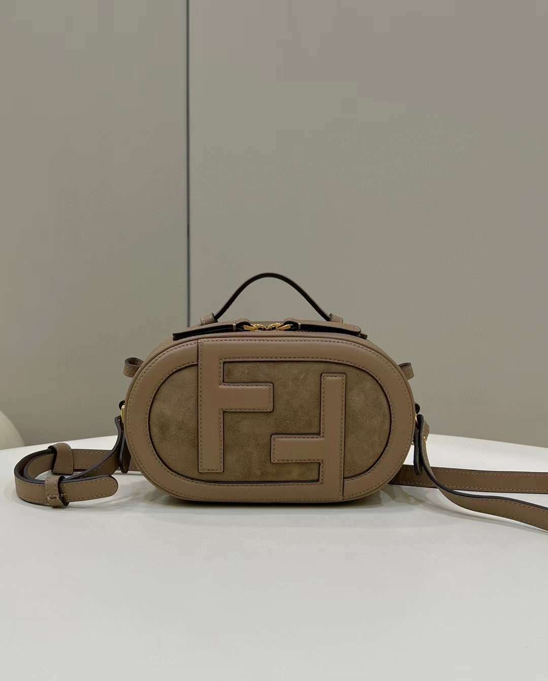 FENDI MINI CAMERA CASE麂皮橢圓相機包 (五色)