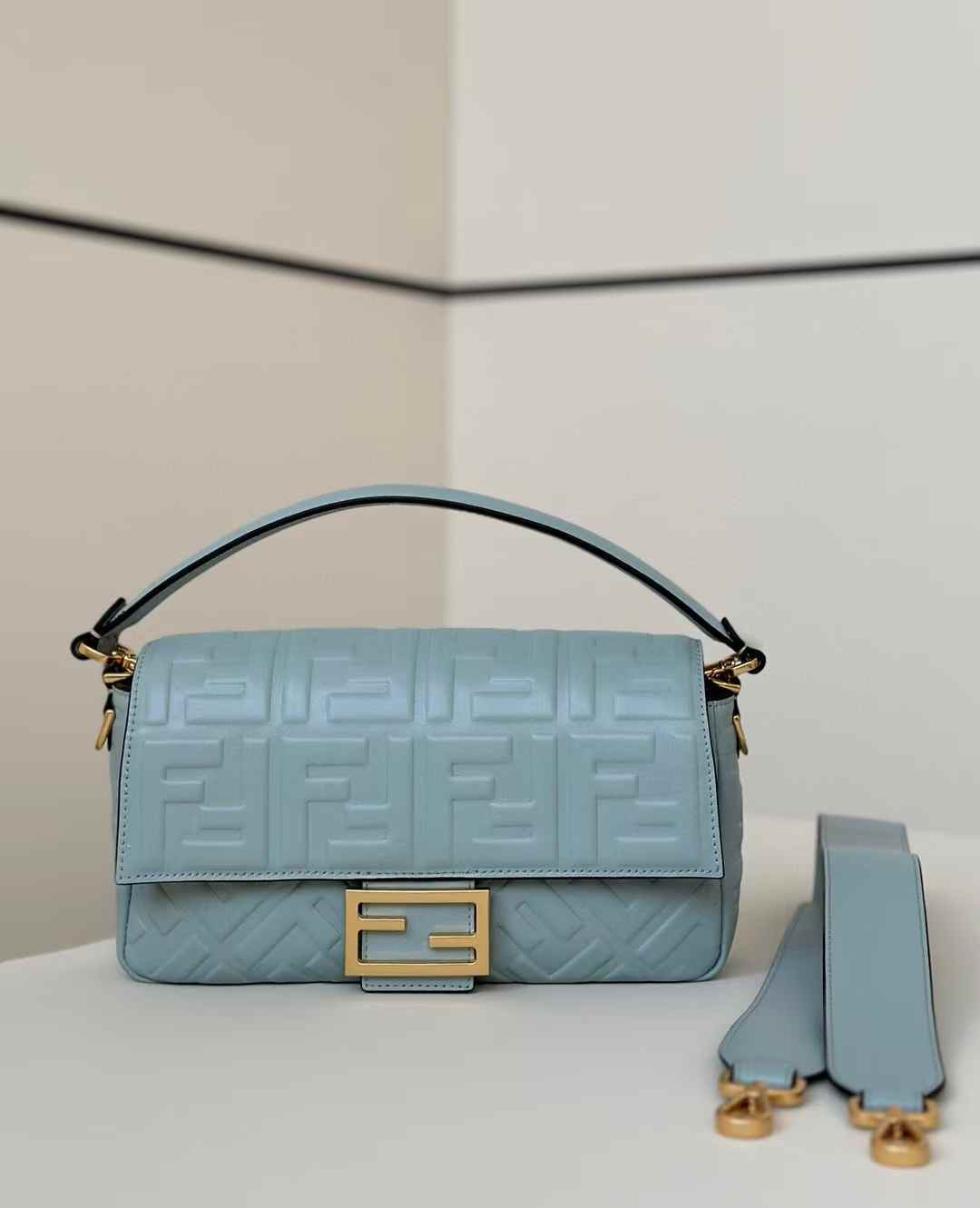 FAENDI baguette法棍包 立體LOGO(天空藍)