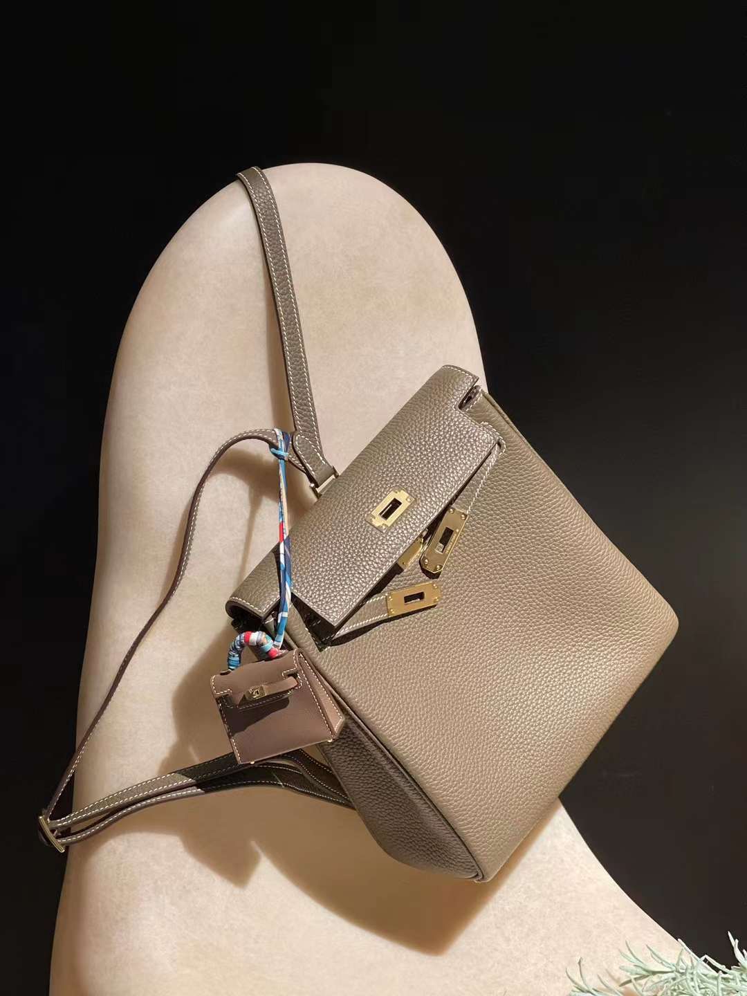 HERMES KELLY ADO双肩包 CLEMENCE皮18大象灰 金扣