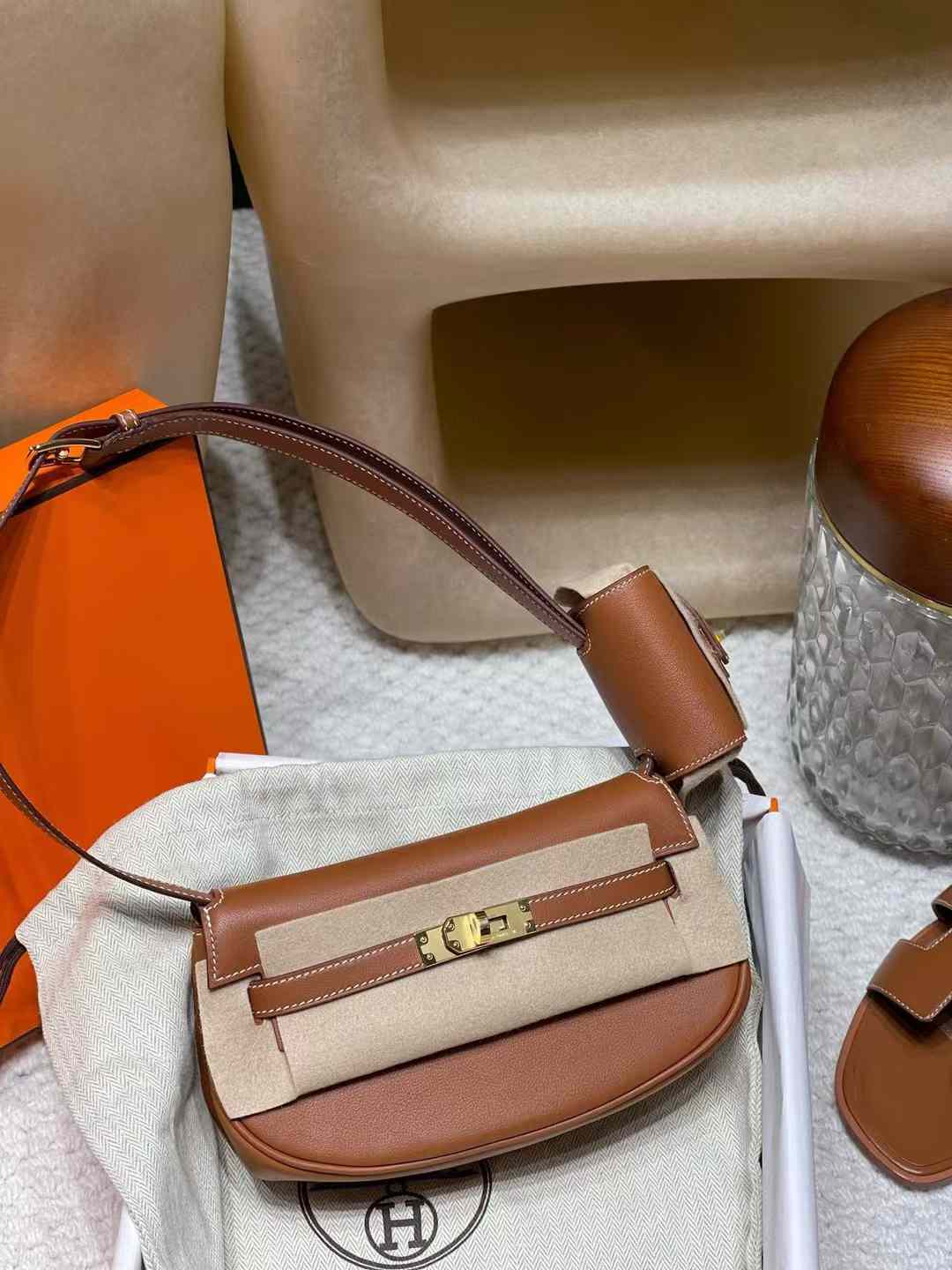 HERMES KELLY MOOVE SWIFT皮 37金棕 金釦