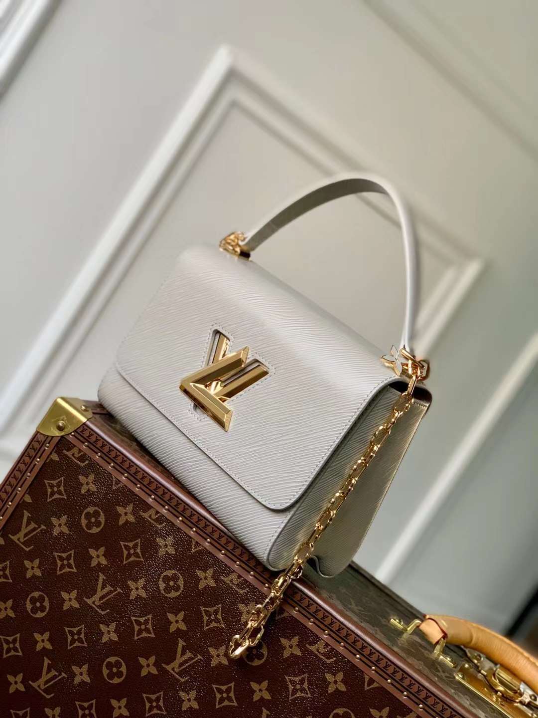 LV TWIST 霧白灰手袋 MM