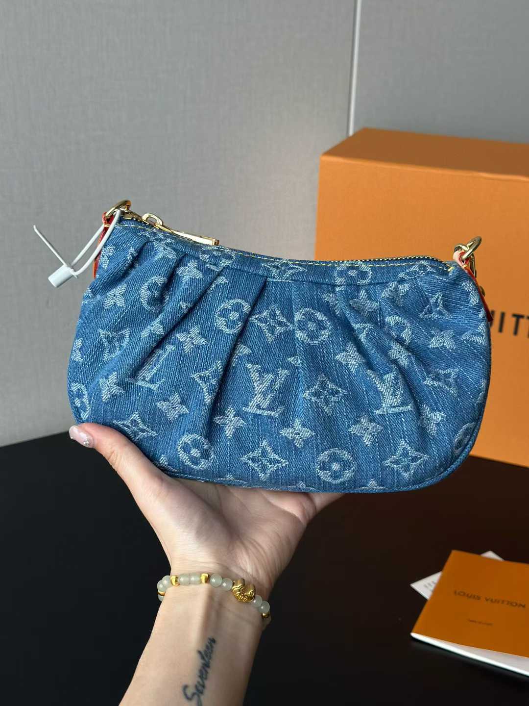 LV Pochette Valley 新款豌豆 丹寧牛仔腋下包 163正品晶片