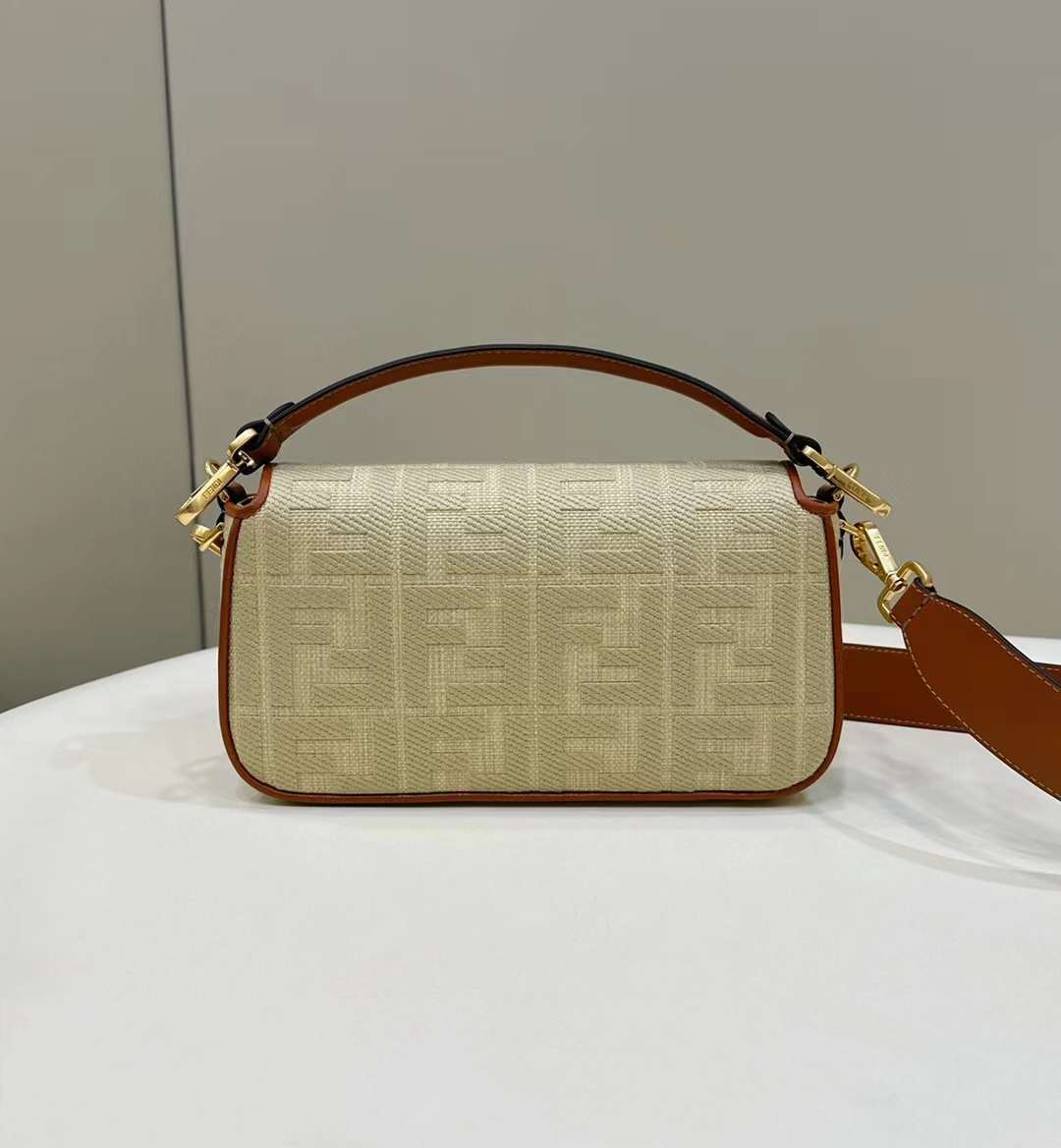 FENDI BAGUETTE 杏黃色法棍包
