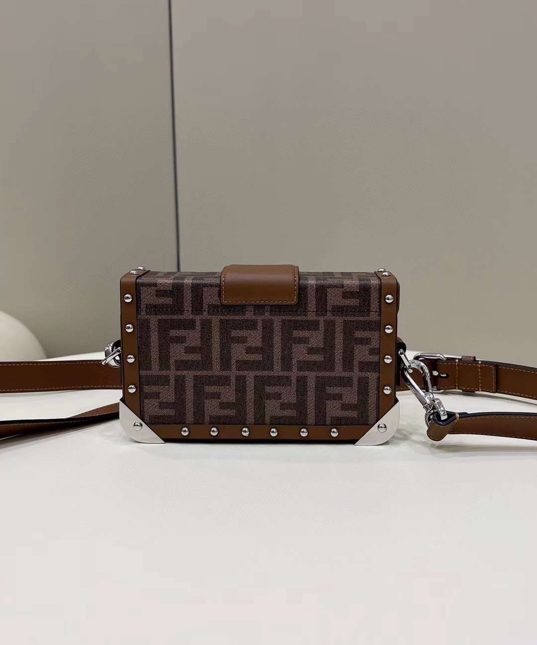 FENDI TRUNK BAGUETTE 老花盒子側背包