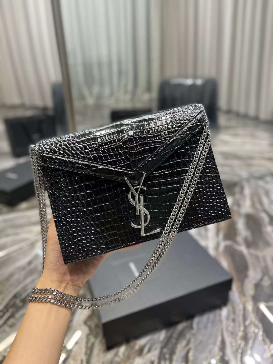 Y*L CASSANDRA 鱷魚紋牛皮鍊條肩背包 (四色)