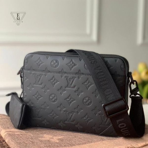 LV DUO 壓紋LOGO郵差包