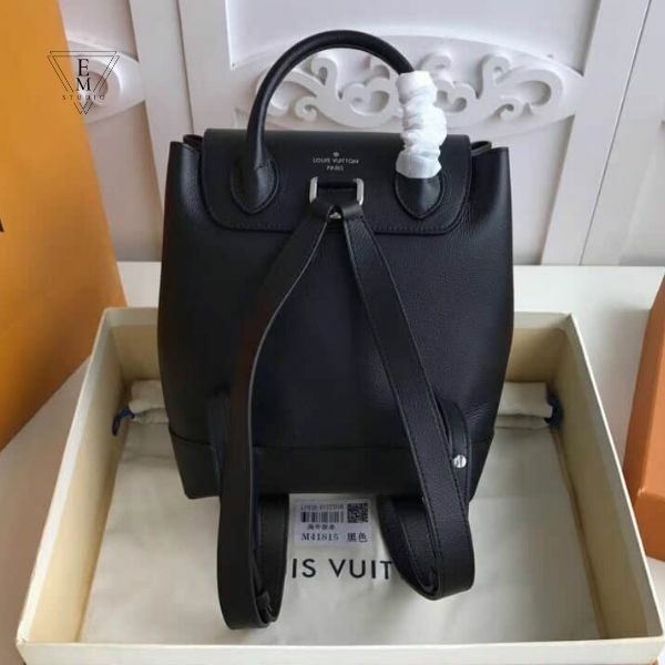 LV LOCK ME 扭鎖抽繩後背包