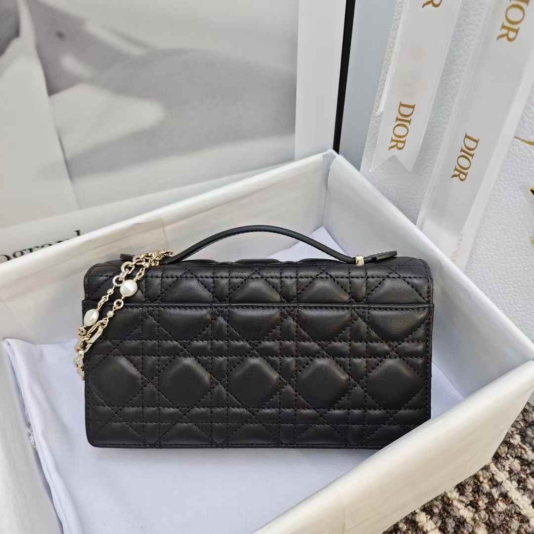 DIOR MY DIOR系列 WOC 羊皮珍珠鏈條斜跨包 黑色
