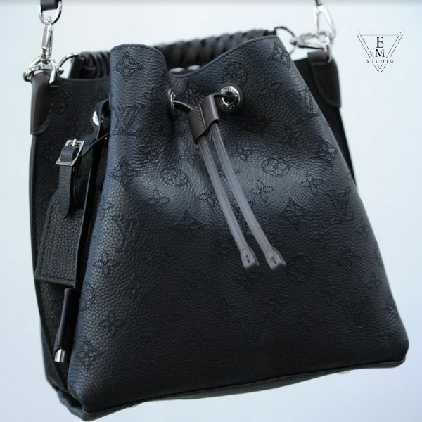 LV MURIA黑色鏤花牛皮水桶包