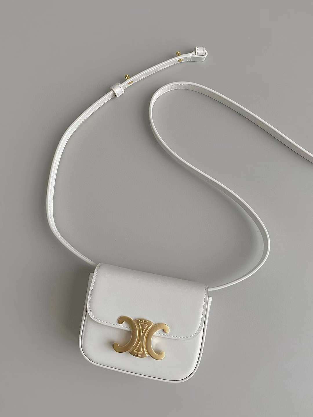 CELINE TRIOMPHE 奶白色凱旋門迷你包