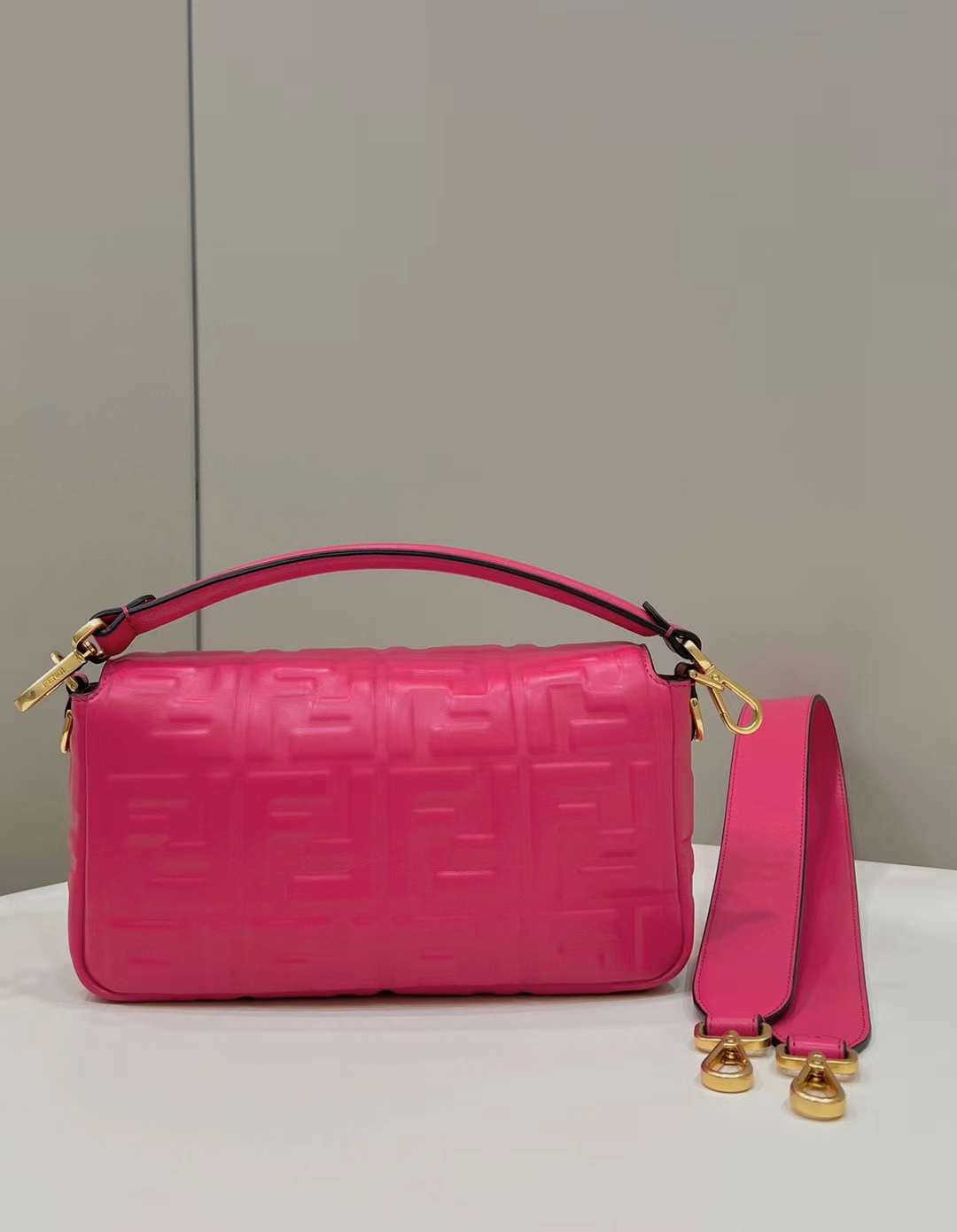 FENDI BAGUETTE 火龍果粉法棍包