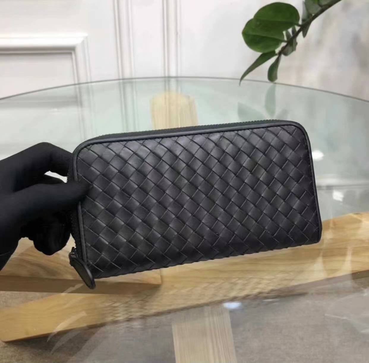 BV 黑色編織皮革拉鍊長夾