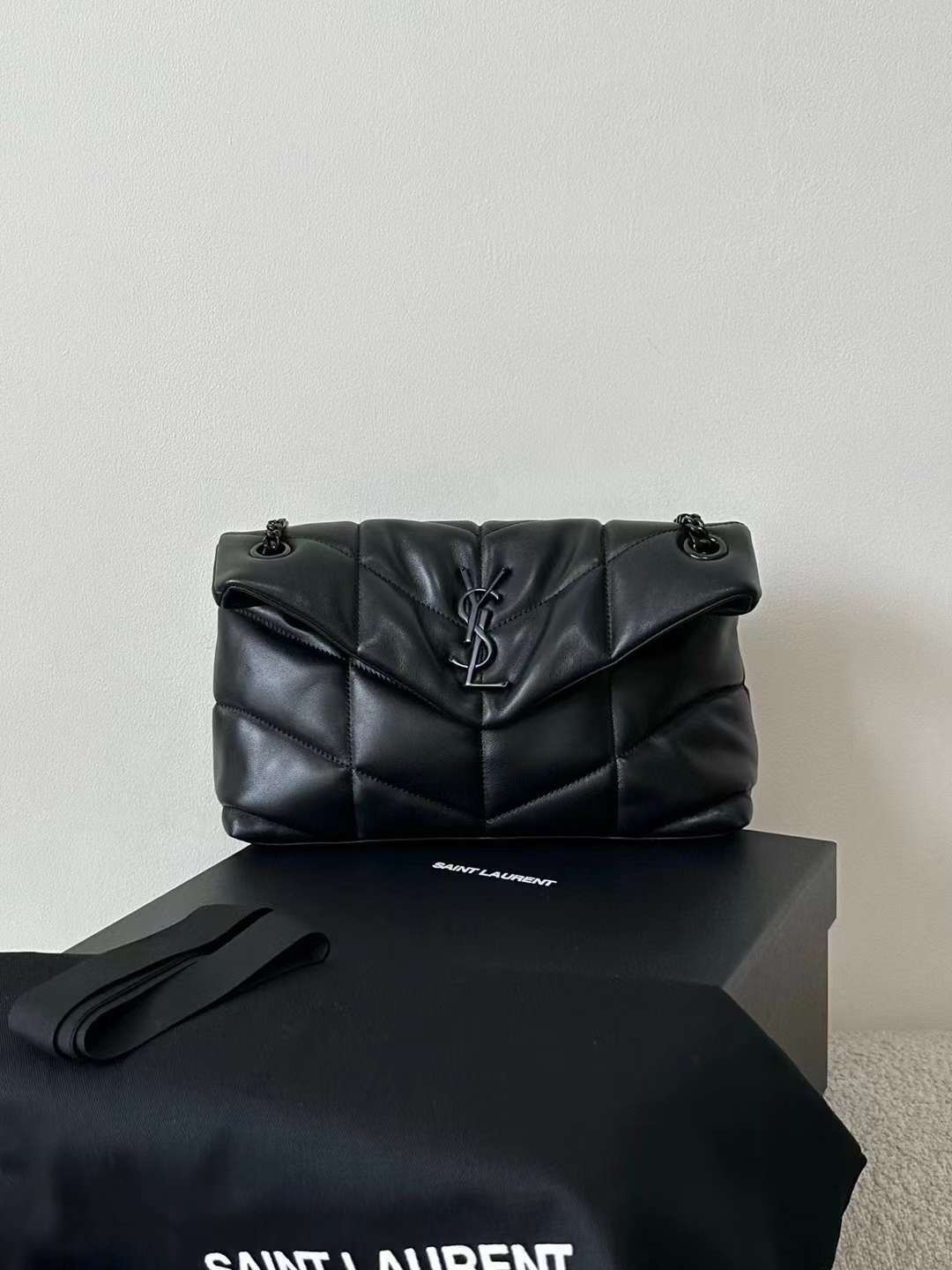 Y*L LOULOU PUFFER 絎縫羊皮包 中號黑扣