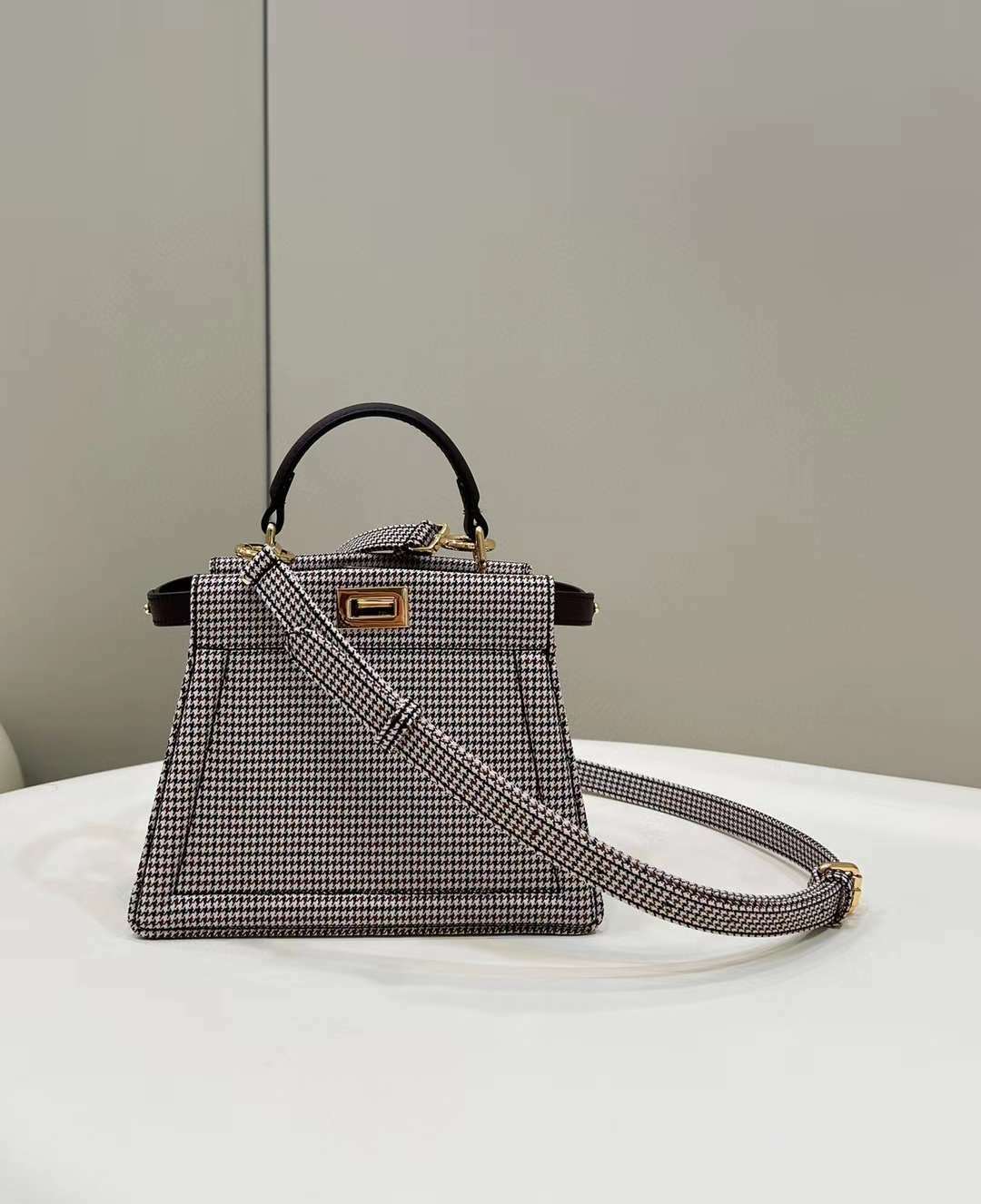 FENDI PEEKABOO ISEEU 千鳥格手袋