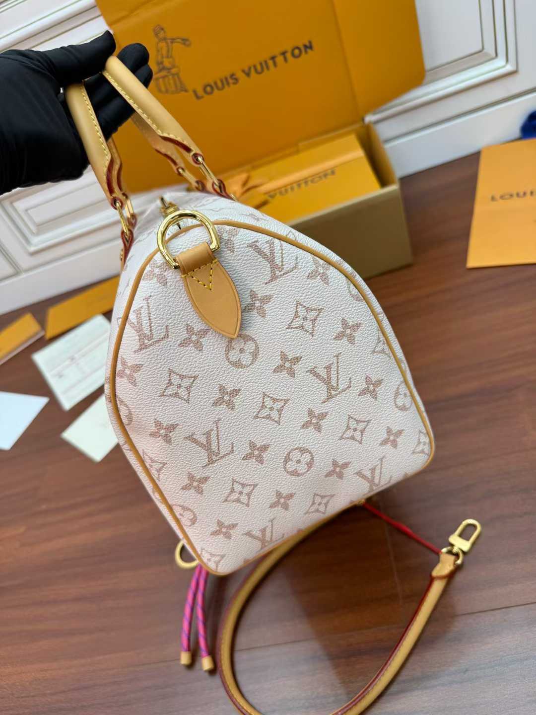 LV Speedy Soft 30 Lucky M15108