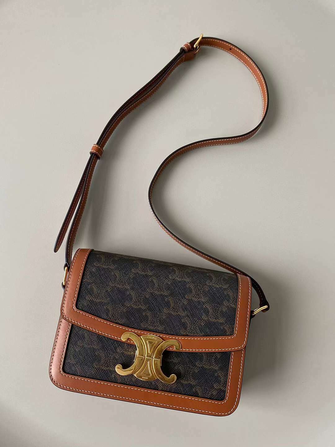 CELINE 帆布及小牛皮CLASSIQUE TRIOMPHE 老花棕 小/中