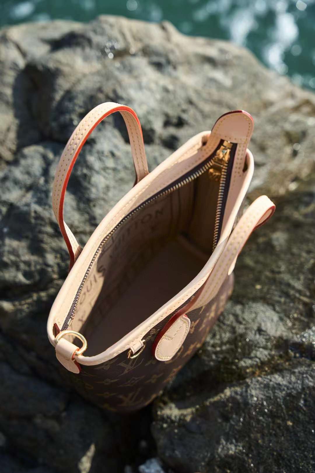 LV NEVERFULL BB 寬肩帶斜背包 最新芯片版本 M46705