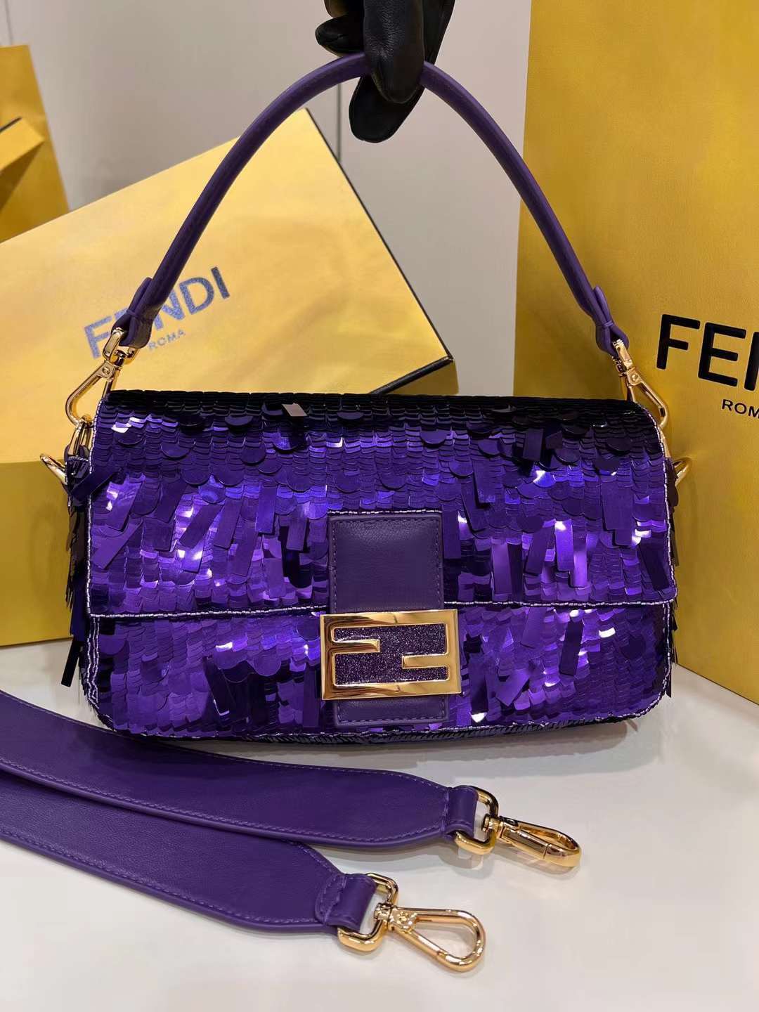 FENDI BAGUETTE 閃亮亮片深紫色法棍包