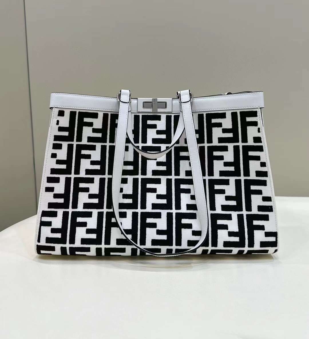 FENDI X-TOTE FF刺繡黑白雙色帆布手提袋