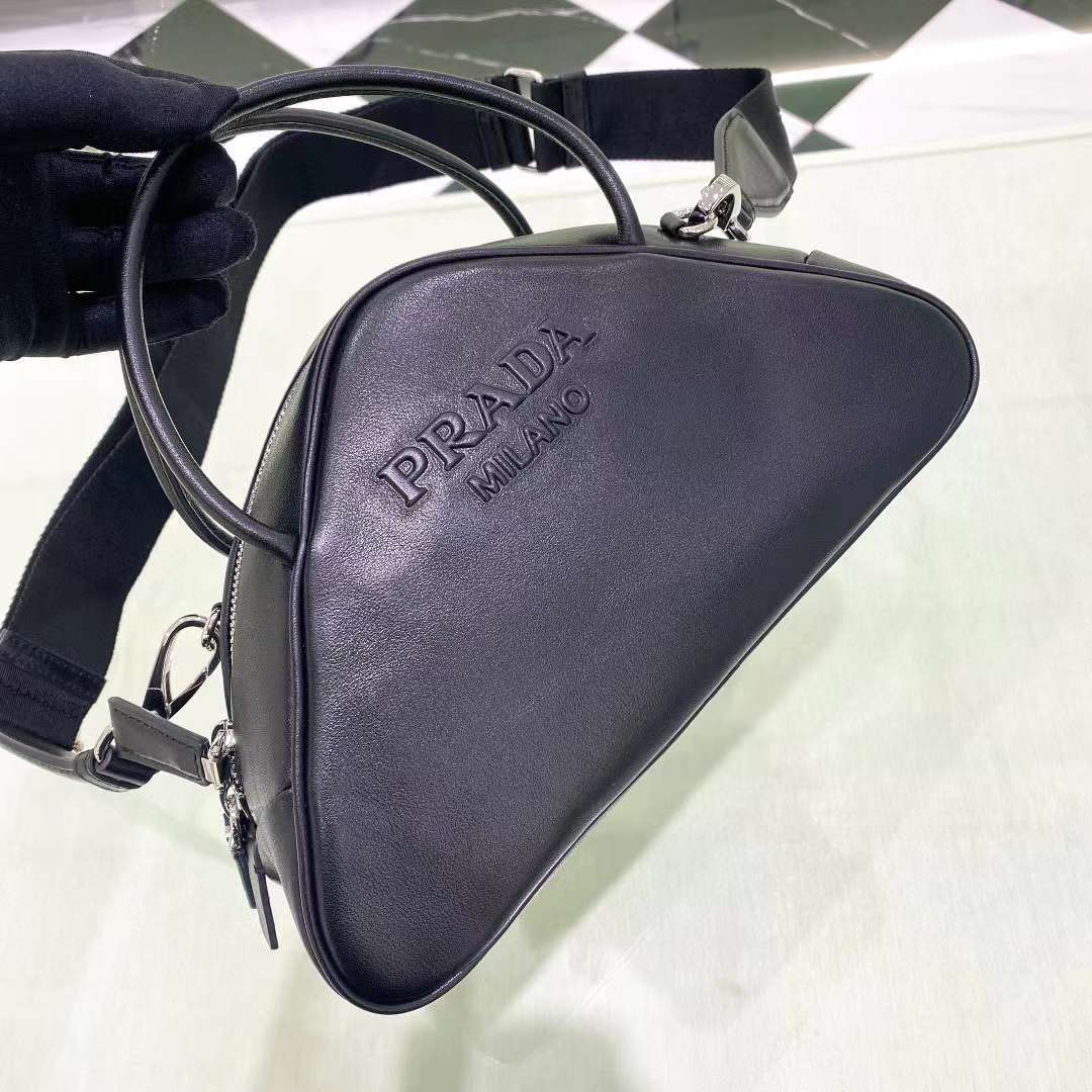 PRADA TRIANGLE 皮革保齡球手袋 (四色)