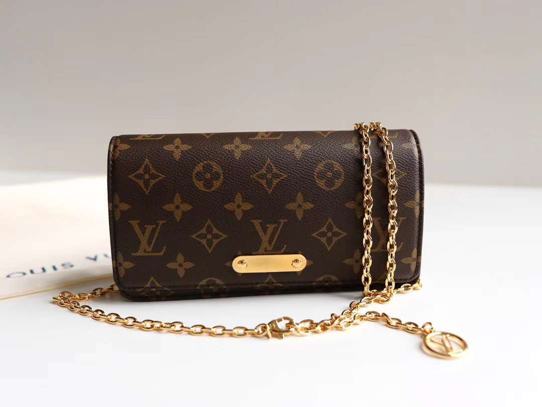 LV WALLET ON CHAIN LILY 斜背包/肩背包