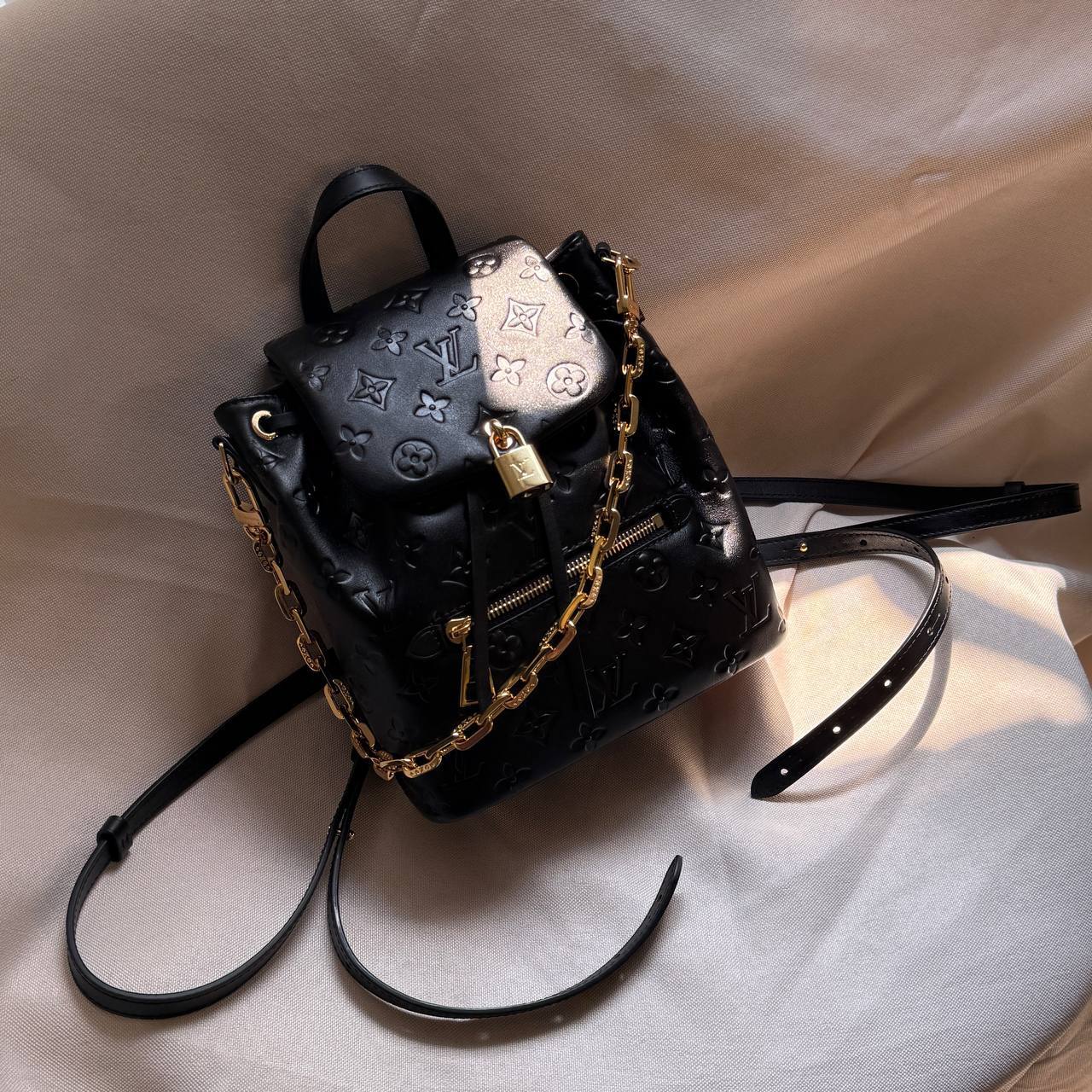 LV coussin backpack 小號 壓紋雙肩包 - 現貨24H內寄出