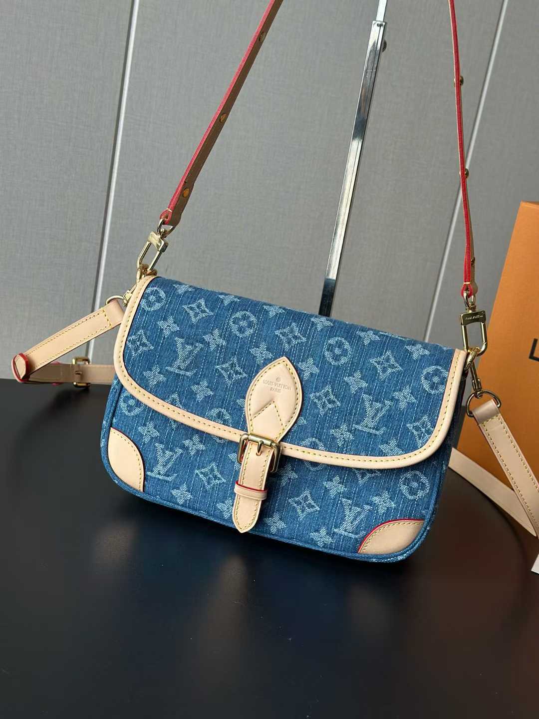 Louis Vuitton 全新 Diane 丹寧牛仔法棍包 163正品晶片