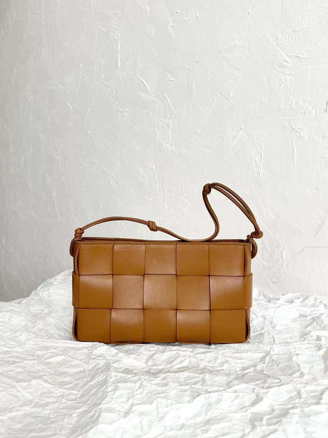 BV CASSETTE 繩帶腋下麻將包 (兩色)