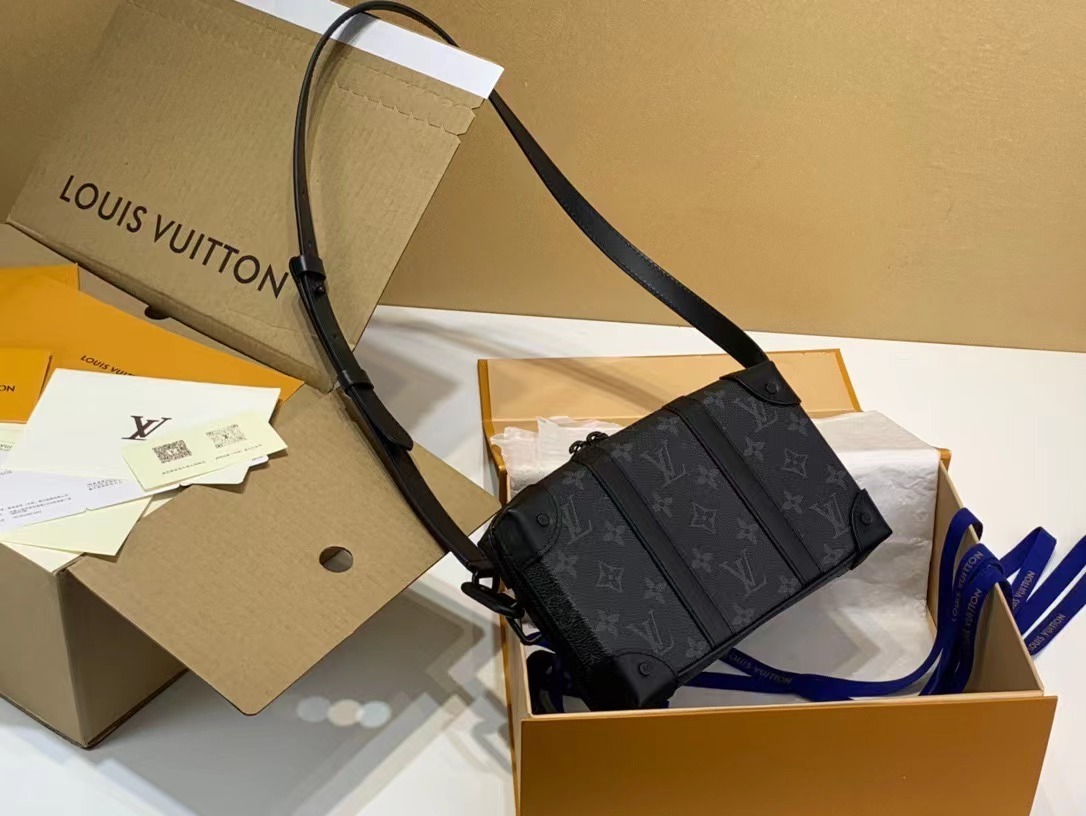 LV SOFT TRUNK 背帶錢包