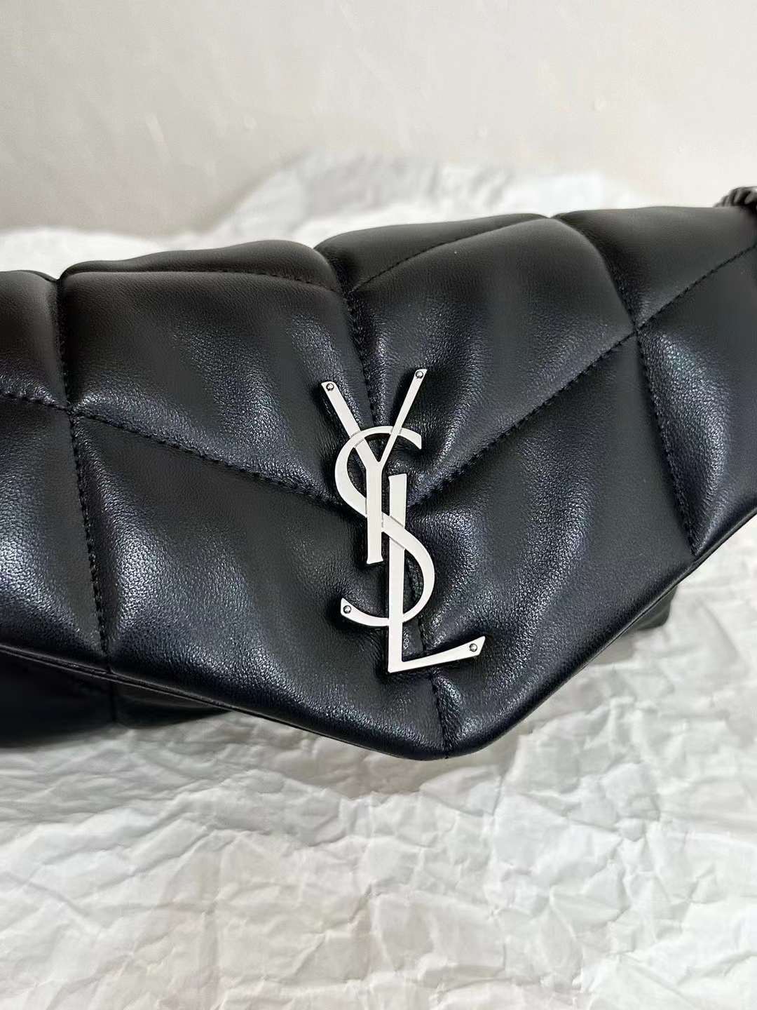 Y*L LOULOU PUFFER 絎縫羊皮包 中號黑銀