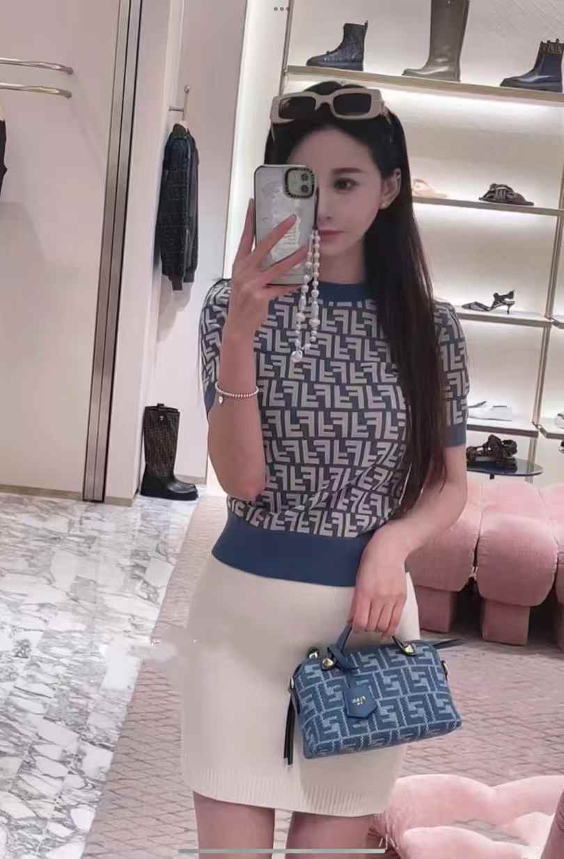 FENDI 新品丹寧牛仔 波士頓手提包