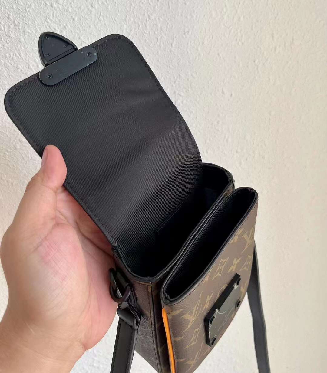 LV S-LOCK 直式隨身錢包 M82535