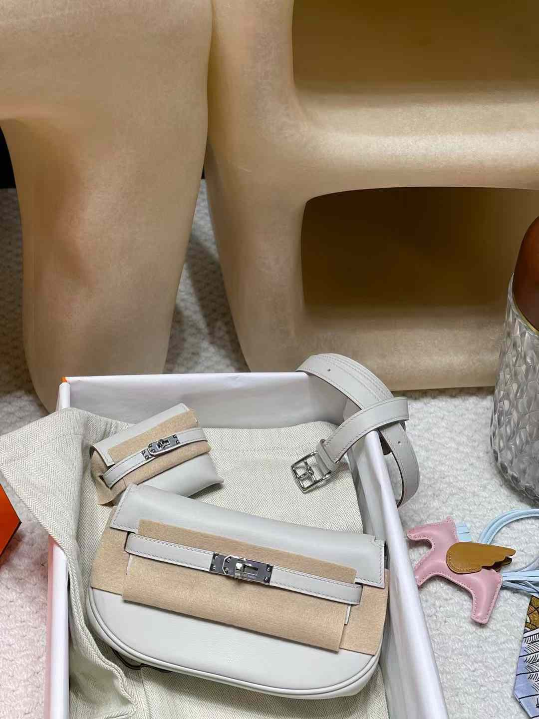 HERMES KELLY MOOVE SWIFT皮 M4奶灰色 銀釦