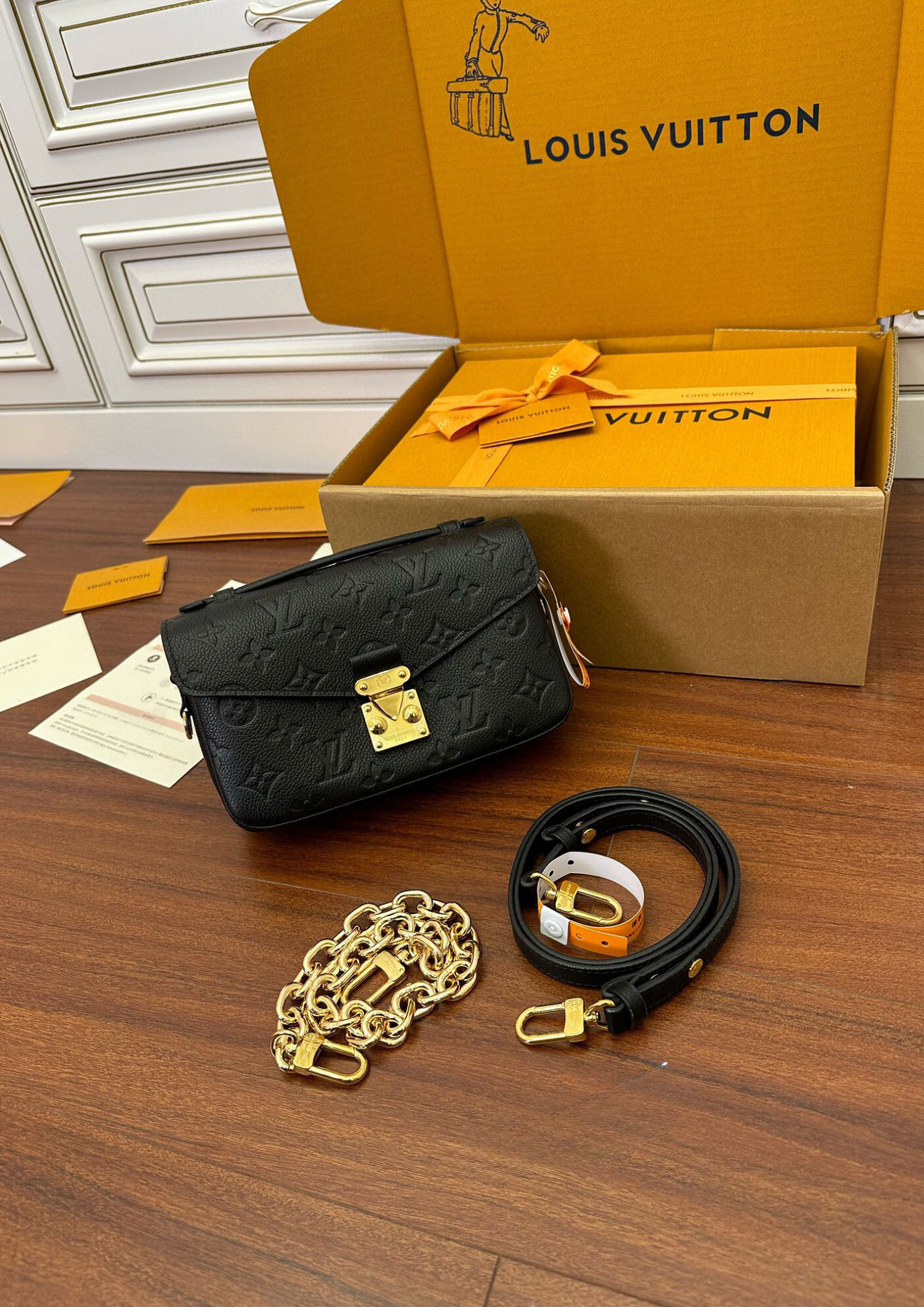 LV POCHETTE METIS EAST WEST 郵差包 全皮黑色 M46595