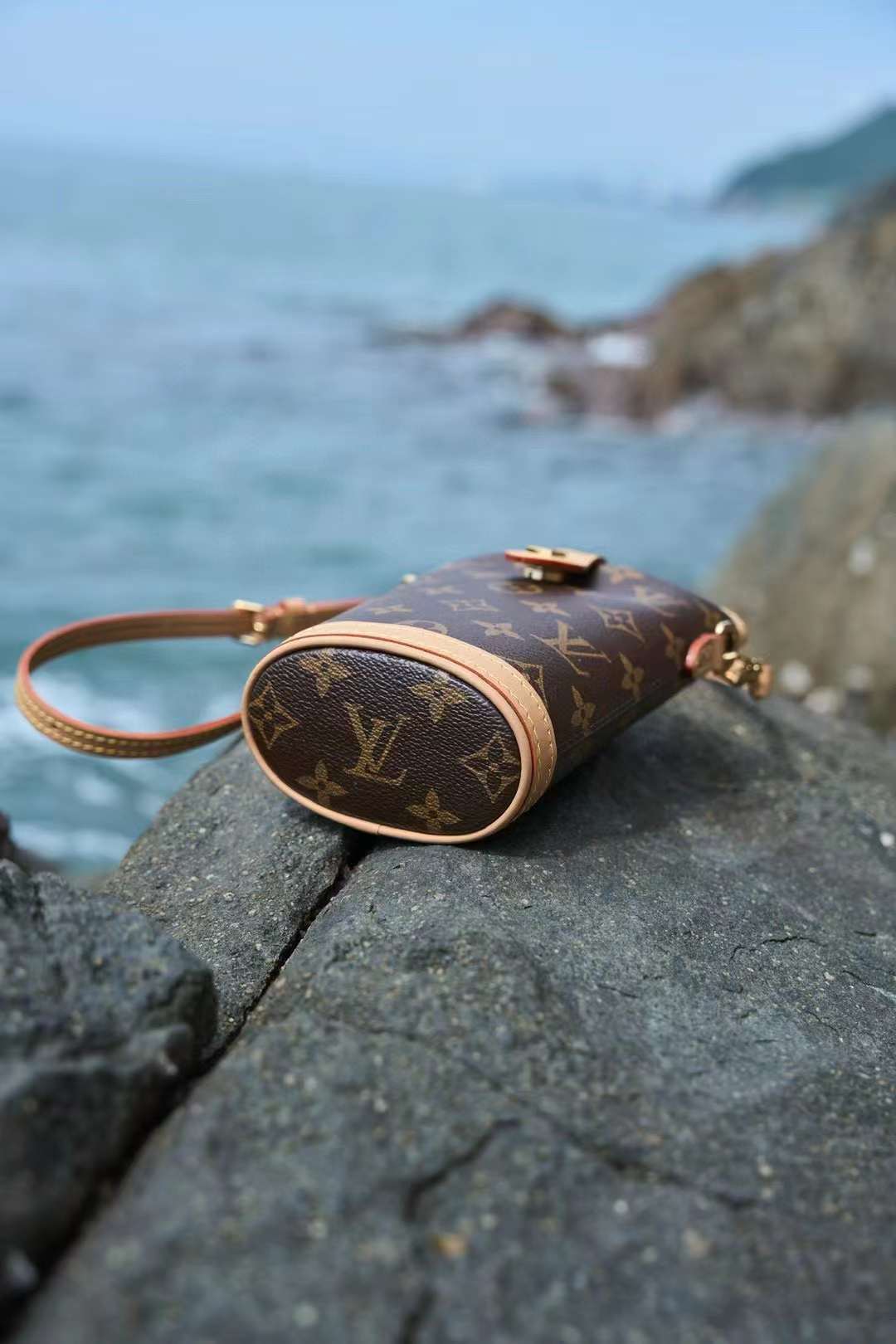 LV FOLD ME 手機包/薯條包 最新芯片版本 M80874