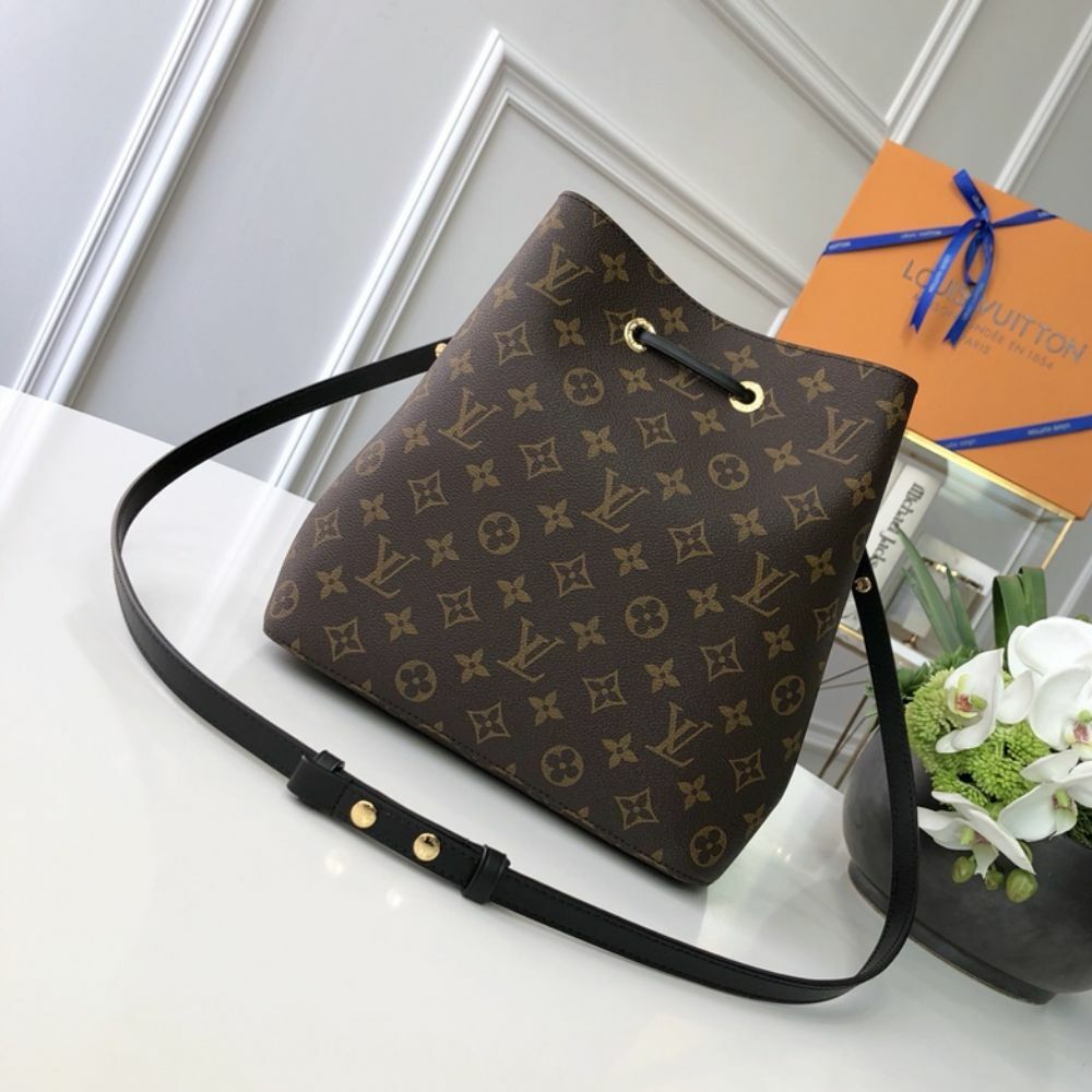 LV NÉONOÉ 黑色老花水桶包