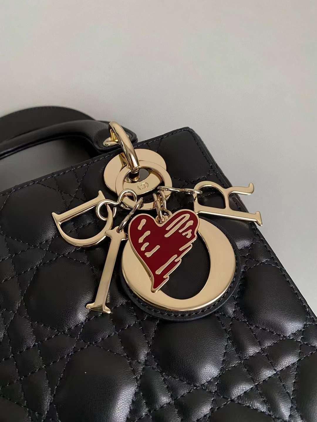 DIOR LADY 小號 七夕限定愛心吊飾黑色金釦四格羊皮黛妃包