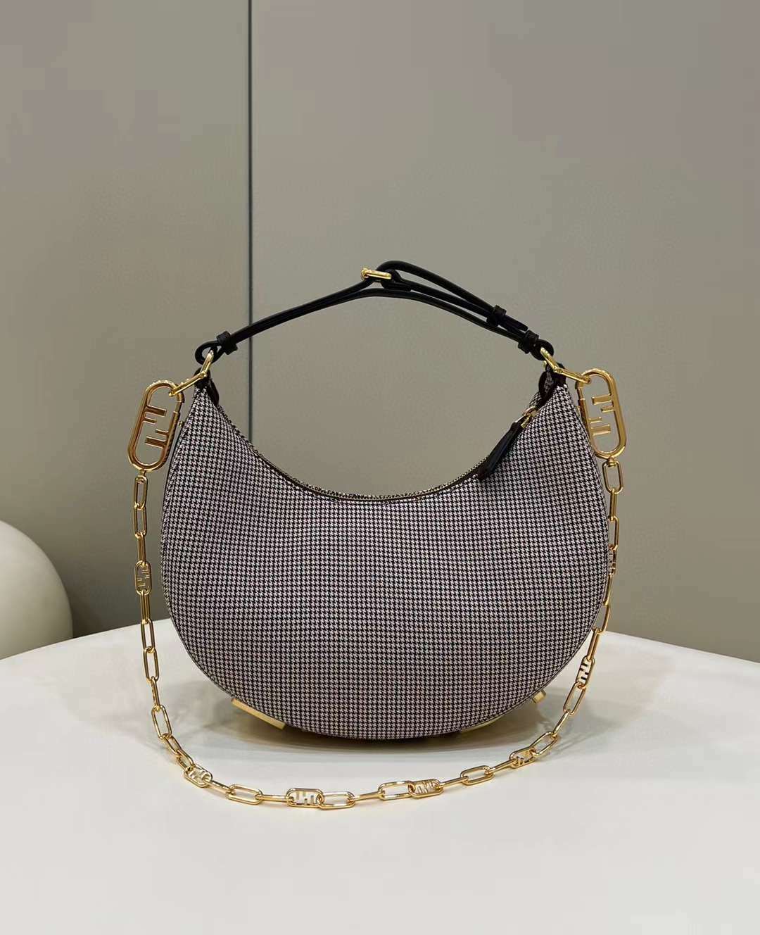 FENDI FENDIGARPHY HOBO 千鳥格圖案 新月包