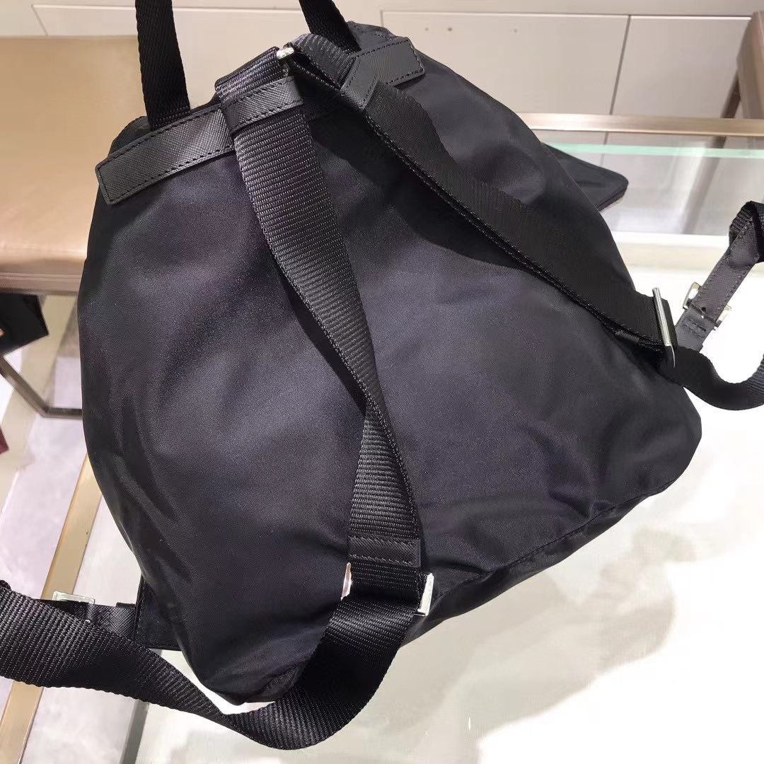 PRADA NE-NYLON黑色再生尼龍中號背包