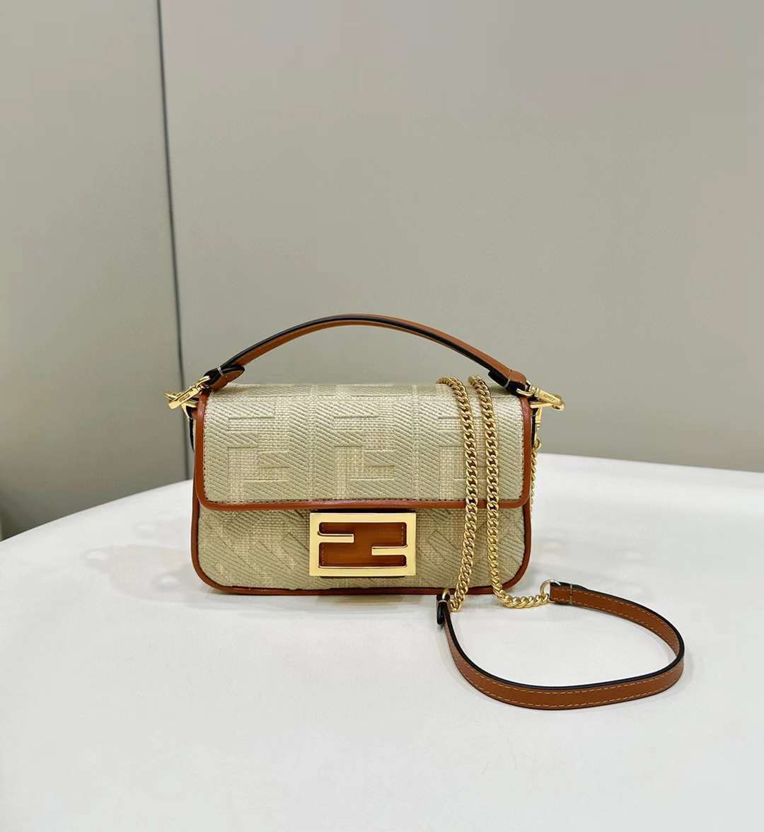 FENDI BAGUETTE MINI 杏黃色手提鏈帶法棍包