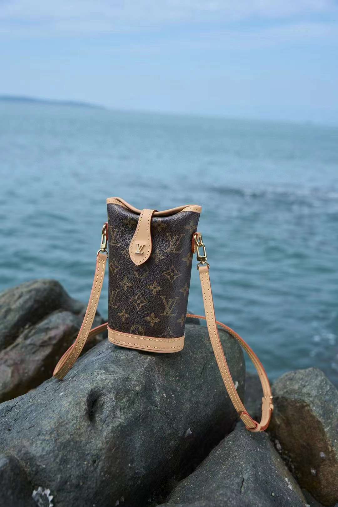 LV FOLD ME 手機包/薯條包 最新芯片版本 M80874