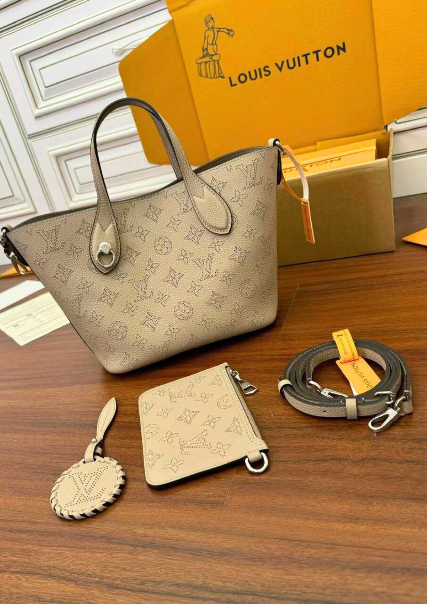 LV BLOSSOM PM 手袋 卵石色 M21848 最新芯片版本