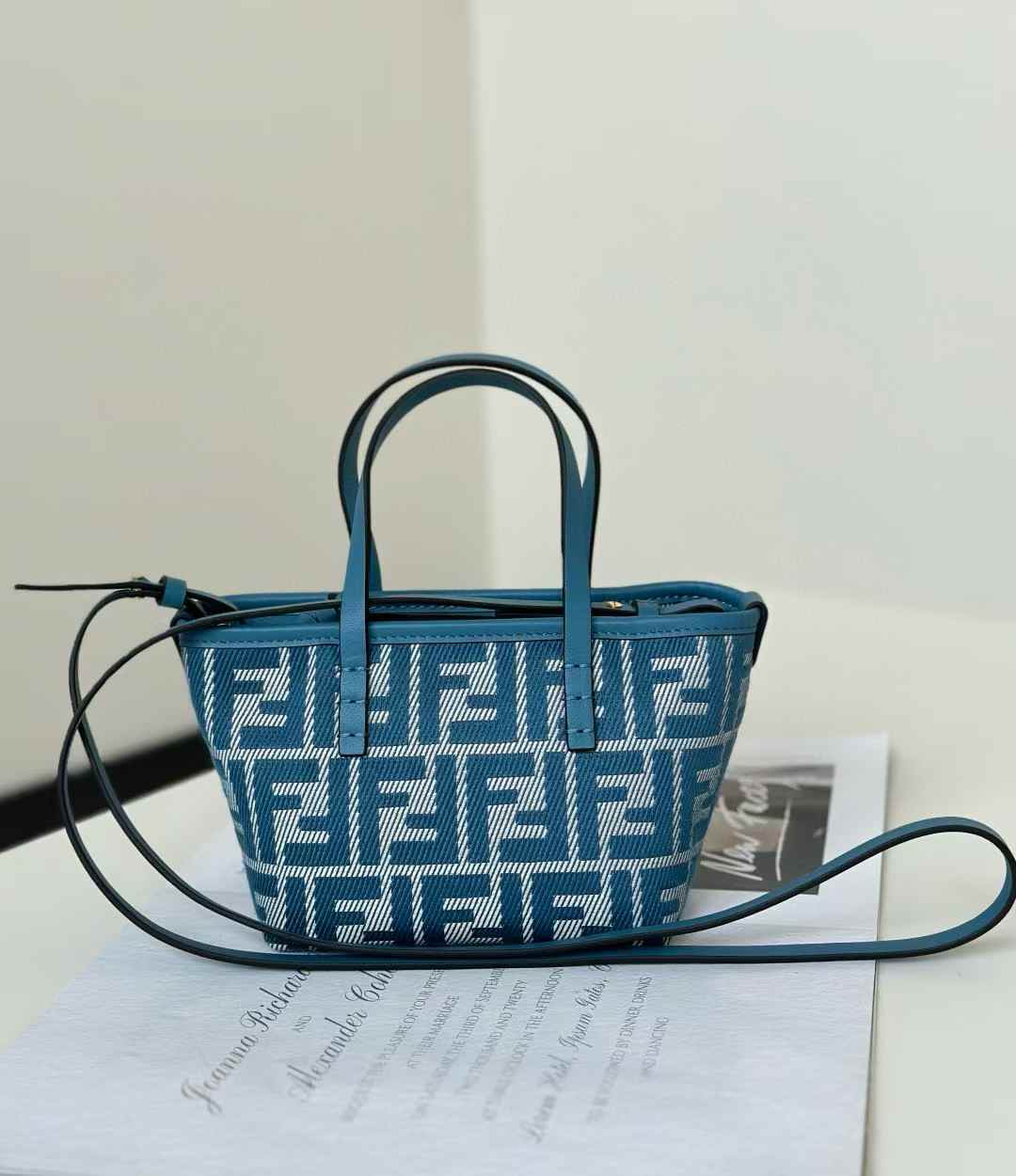 FENDI 新品 Mini Roll 丹寧牛仔