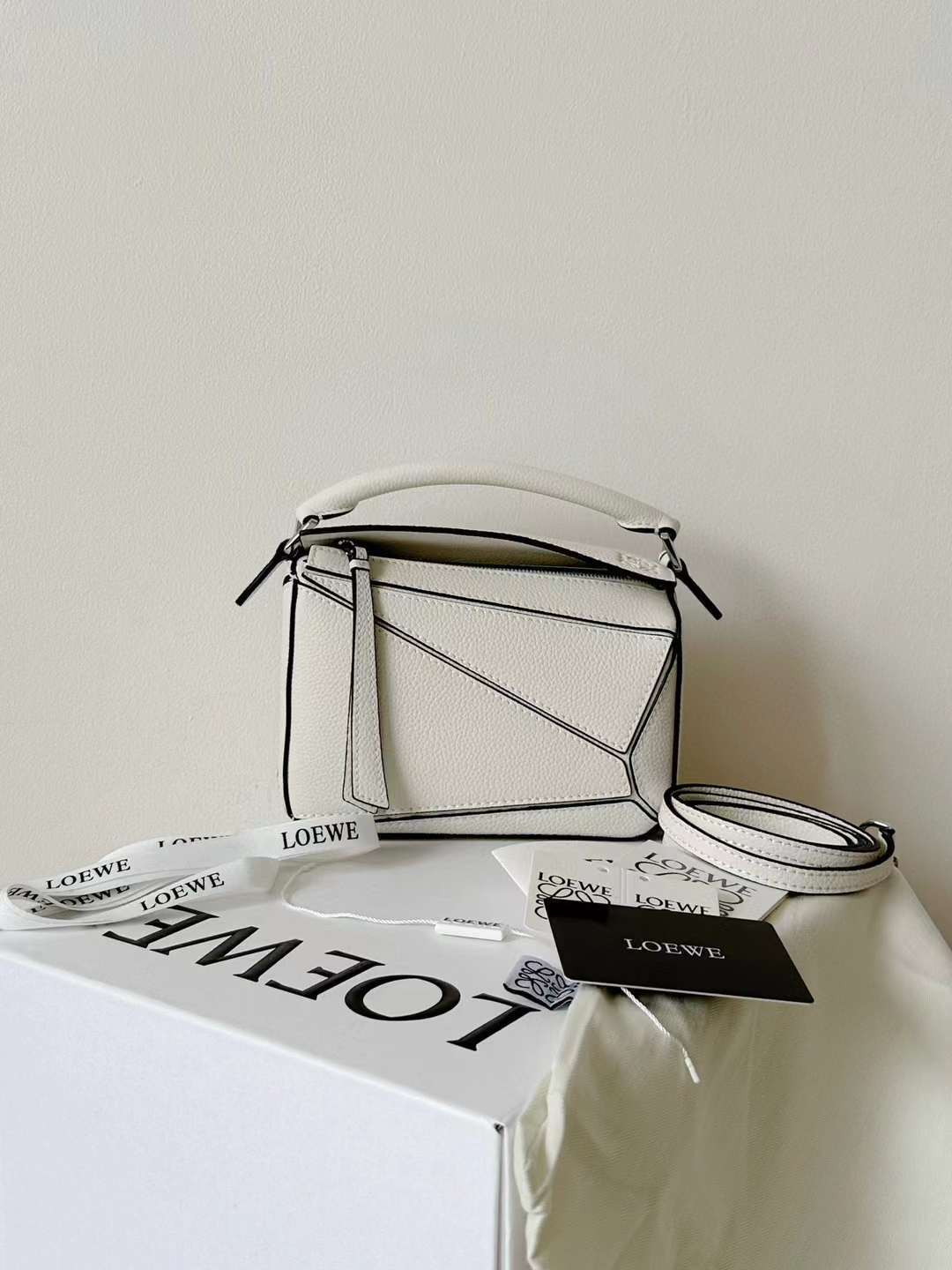 LOEWE PUZZLE 白色黑油邊 荔枝紋 MINI/小號