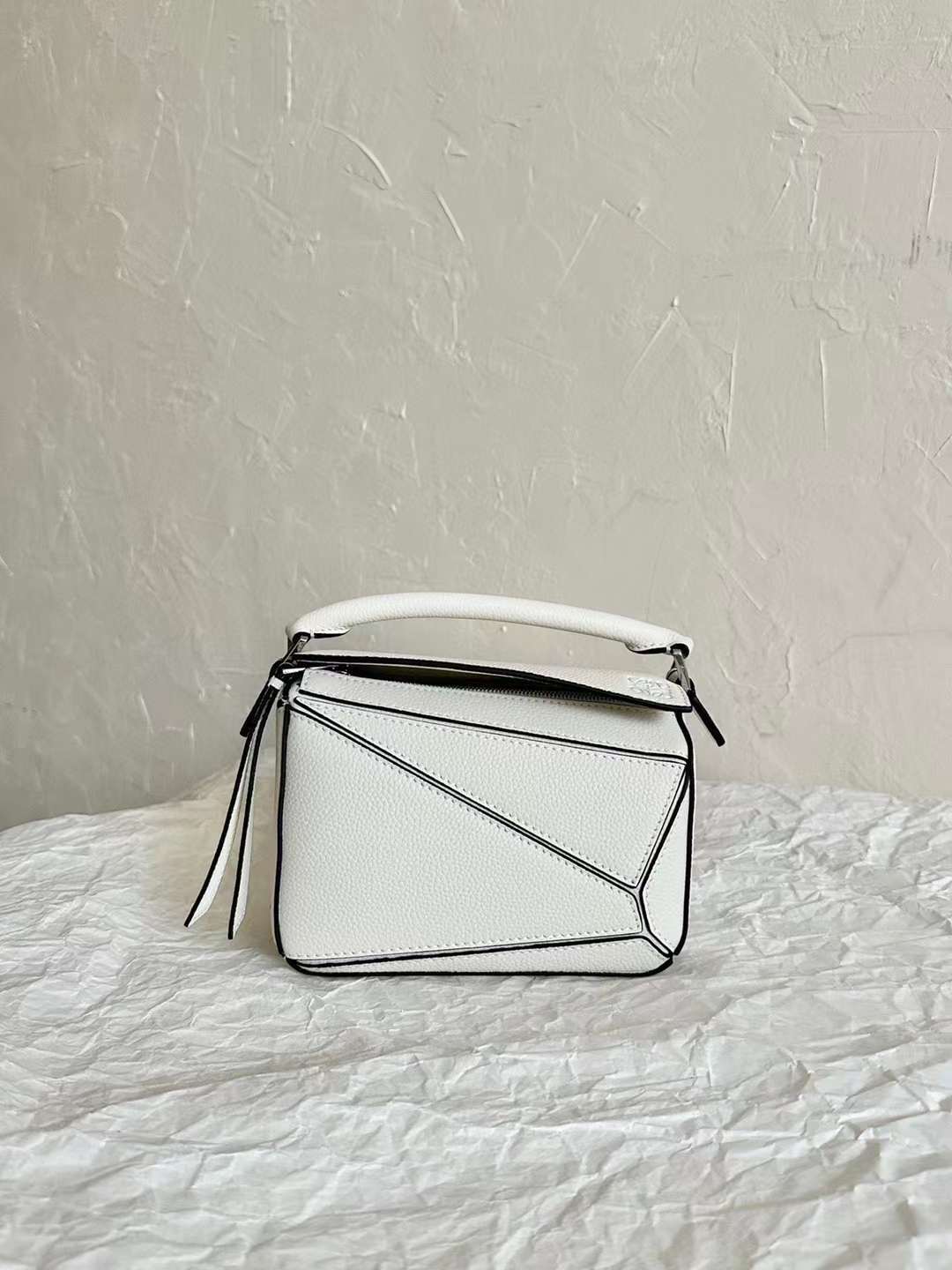 LOEWE PUZZLE 白色黑油邊 荔枝紋 MINI/小號